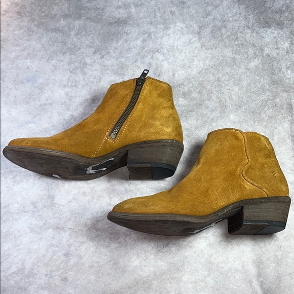 EUC Women’s FRYE Carson Piping Booties US 5.5B Tan Suede Leather Ankle Boots - Picture 10 of 12